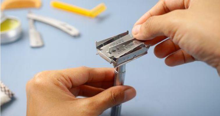 How to Remove a Blade from Razor: A Step-by-Step Guide