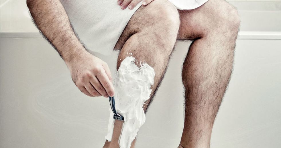 Should Men Shave Their Legs’ Hair? (Detailed Analysis)